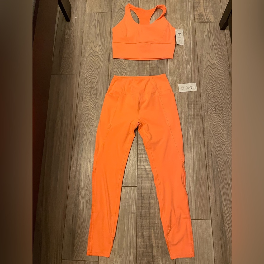 NWT 2 piece peach activewear. Workout set sports bra medium and leggings small
